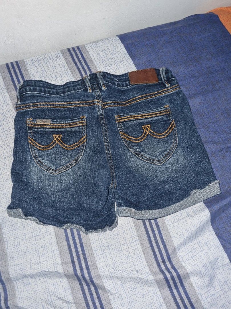 BNY Denim Short (Category: Shorts) located in Manila. Submitted by paramorexd (Listing ID 1262924871, Image 3). Description: Selling my BNY short Nice pa po :) looks newww. RFS : Bawas gamit Thank you very much..