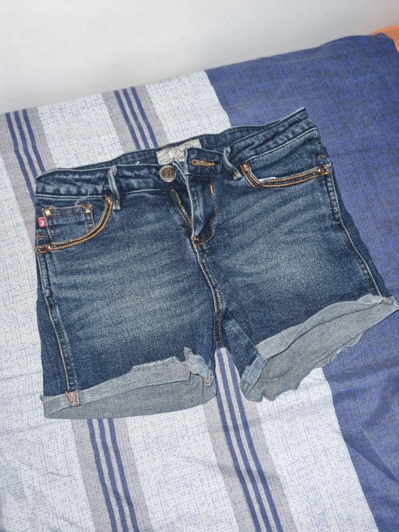 BNY Denim Short (Category: Shorts) located in Manila. Submitted by paramorexd (Listing ID 1262924871, Image 1). Description: Selling my BNY short Nice pa po :) looks newww. RFS : Bawas gamit Thank you very much..