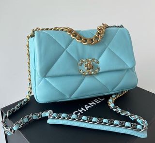 Chanel 19 zipped coin purse - Shiny lambskin, gold-tone, silver-tone &  ruthenium-finish metal, light blue — Fashion