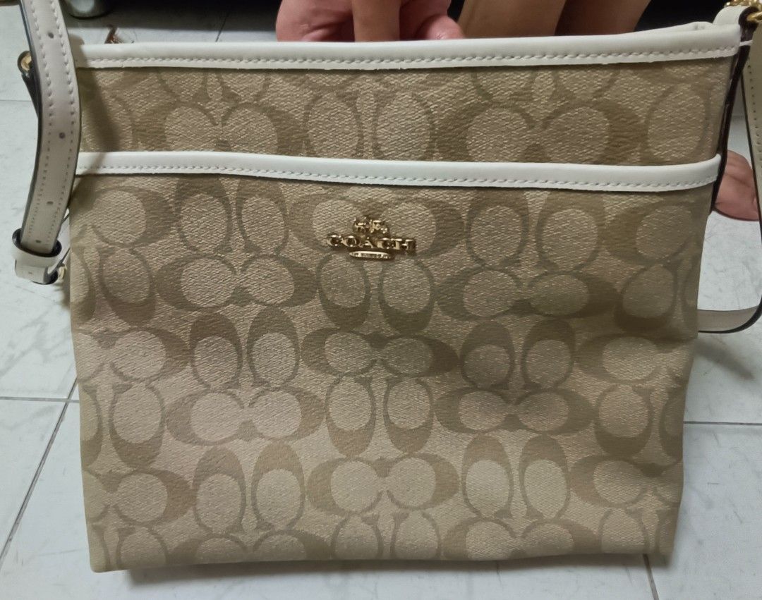 Beige top coach crossbody
