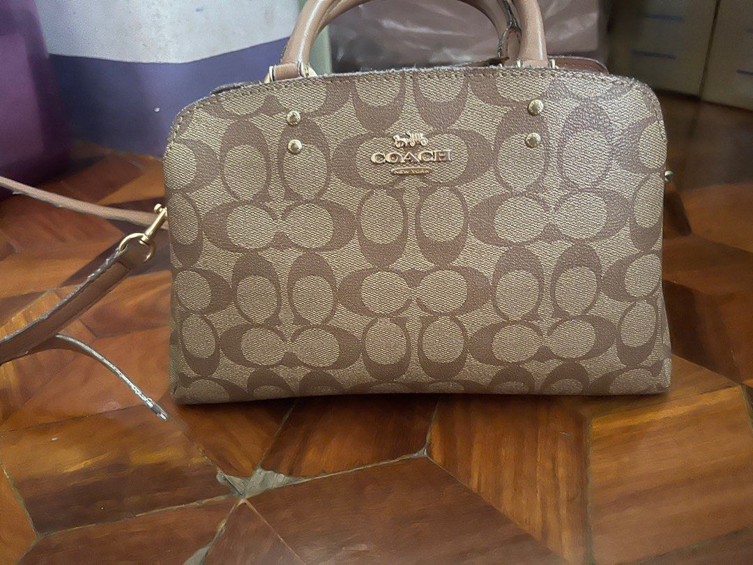 Coach mini lillie (Category: Luxury Bags & Wallets) located in Quezon City. Submitted by cara_young (Listing ID 1262869474, Image 1). Description: Pick up Cainta.