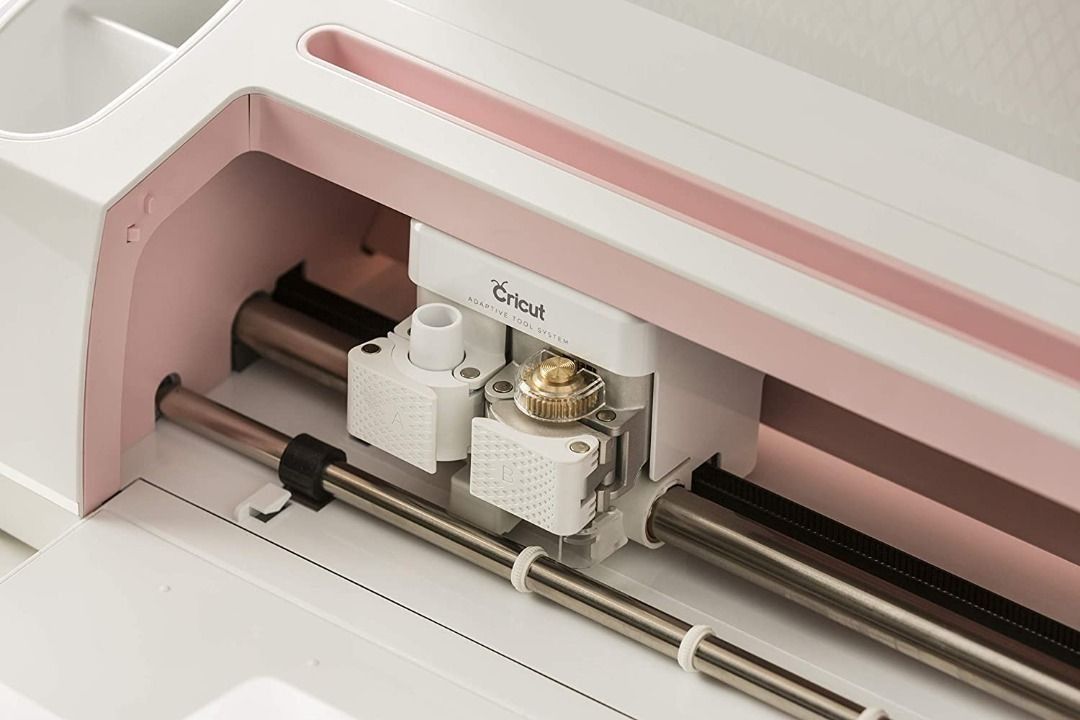  Cricut Maker - Smart Cutting Machine - With 10X