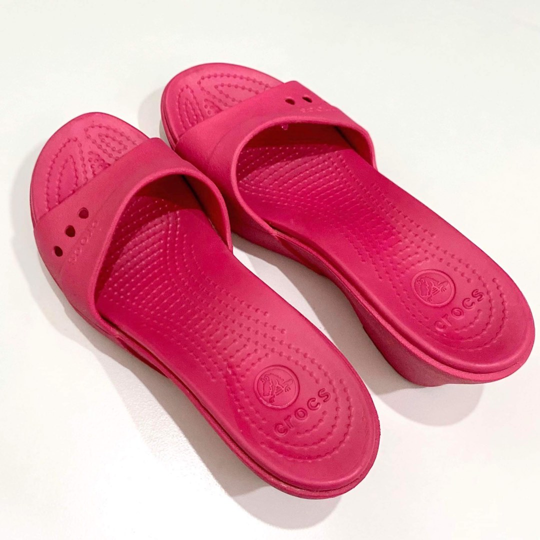 wedge crocs with fur