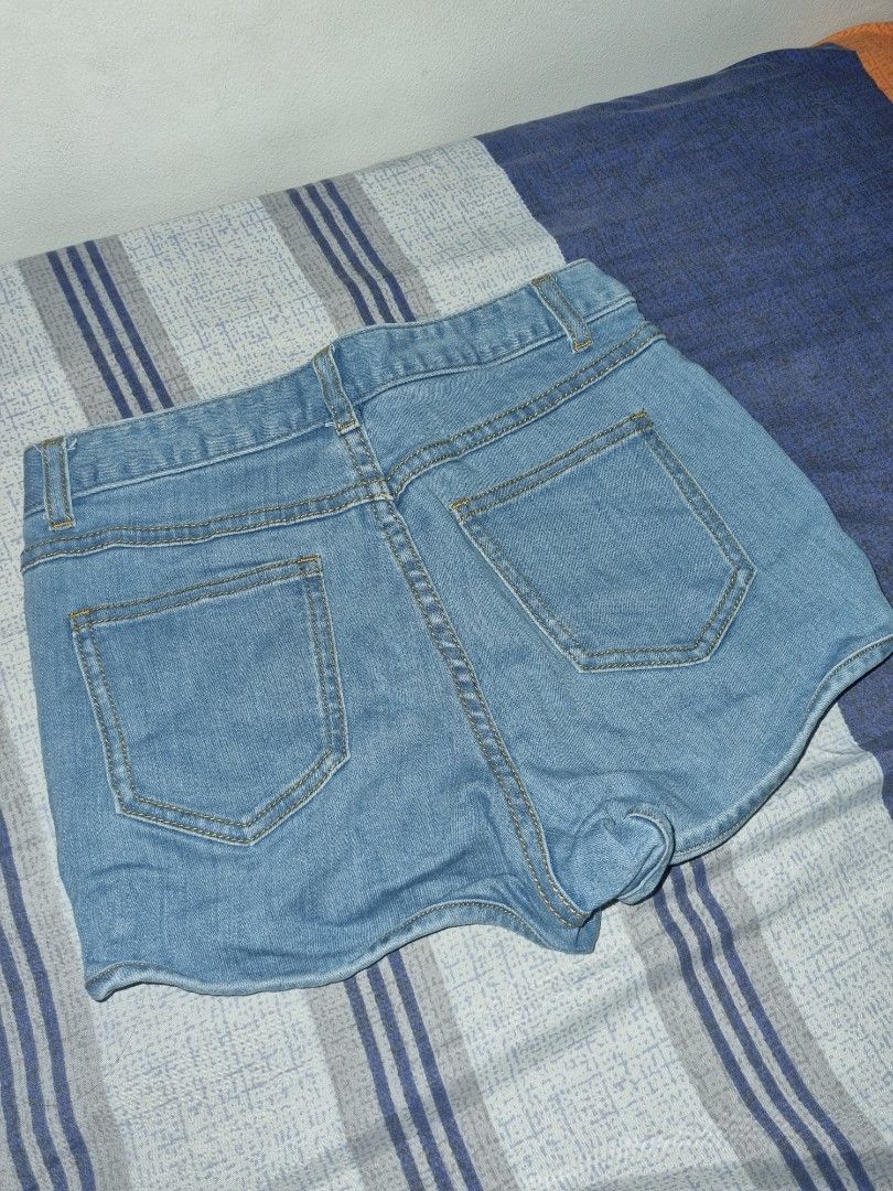 Denim Short (Category: Shorts) located in Manila. Submitted by paramorexd (Listing ID 1262924197, Image 2). Description: Selling po my short :) Size xs best fit with small frame RFS: Bawas gamitttt Thank you very much :).