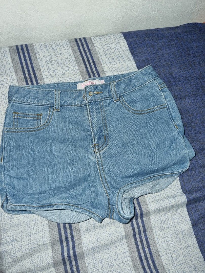 Denim Short (Category: Shorts) located in Manila. Submitted by paramorexd (Listing ID 1262924197, Image 1). Description: Selling po my short :) Size xs best fit with small frame RFS: Bawas gamitttt Thank you very much :).