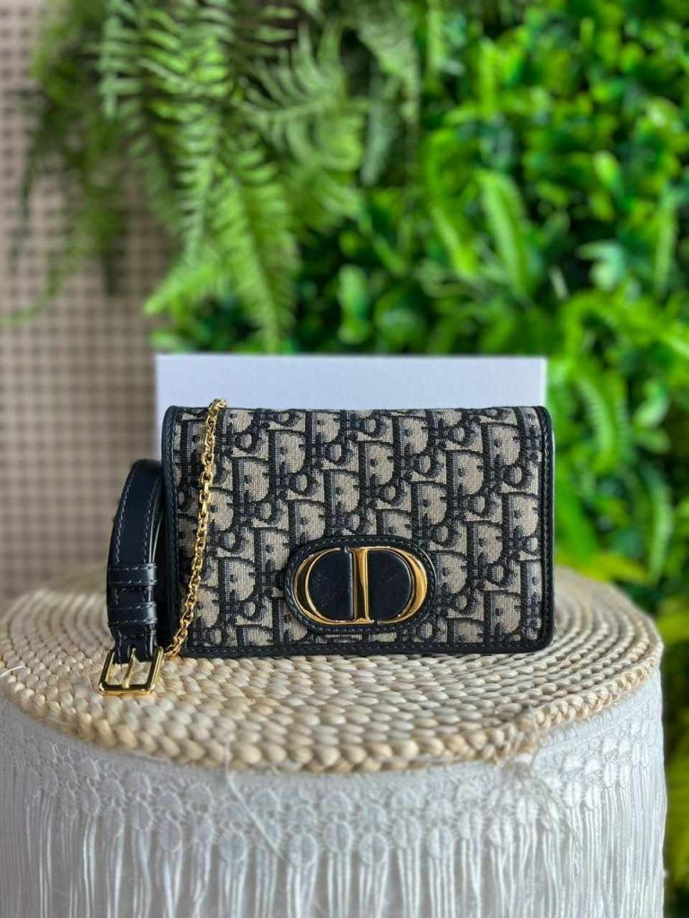 Preloved Dior Small 30 Montaigne Bag, Luxury, Bags & Wallets on Carousell