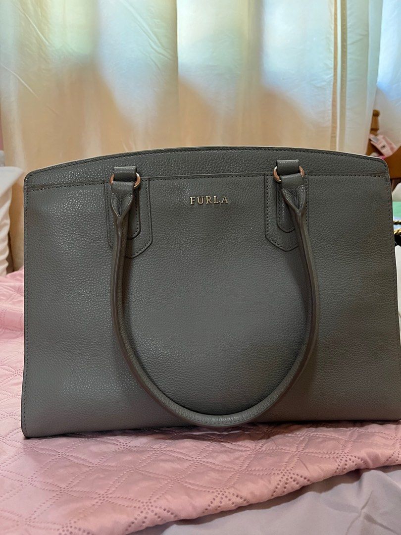 Furla Office Bag (Category: Luxury Bags & Wallets) located in Cainta. Submitted by arideclutter (Listing ID 1262881336, Image 1). Description: Furla Office Bag Authentic Wel used but still nice for everyday use Clean interiors Exteriors have signe of usgae but its barely noticeable when you're using it Price is negotiable.