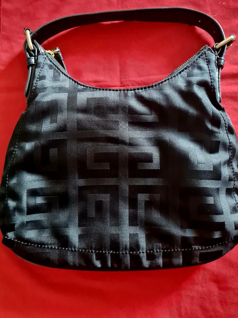 Givenchy hobo black mini bag (Category: Luxury Bags & Wallets) located in Paranaque City. Submitted by jag_1028 (Listing ID 1262908361, Image 2). Description: Authentic Givenchy hobo mini black bag for sale..