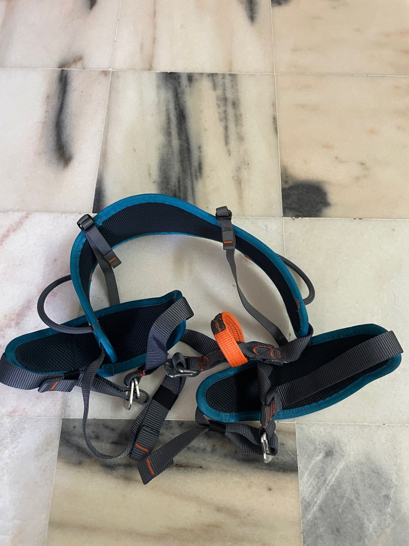 Harness Simond (decathlon), Sports Equipment, Hiking & Camping on Carousell
