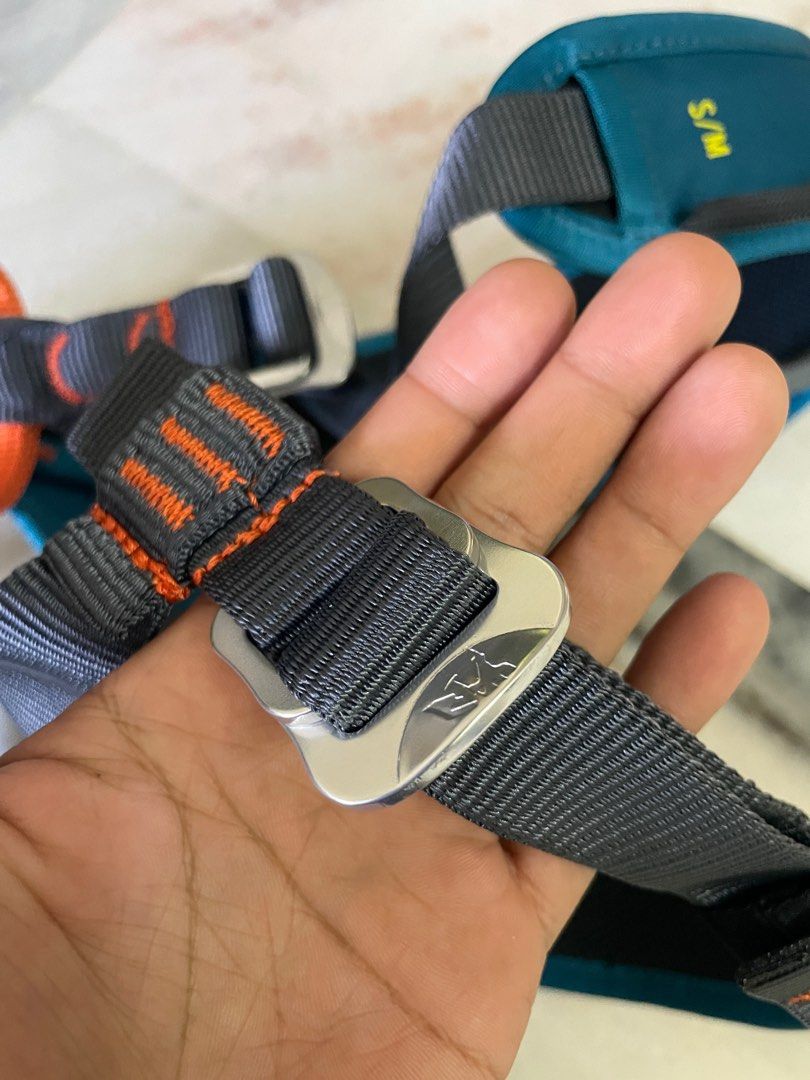 Harness Simond (decathlon), Sports Equipment, Hiking & Camping on Carousell