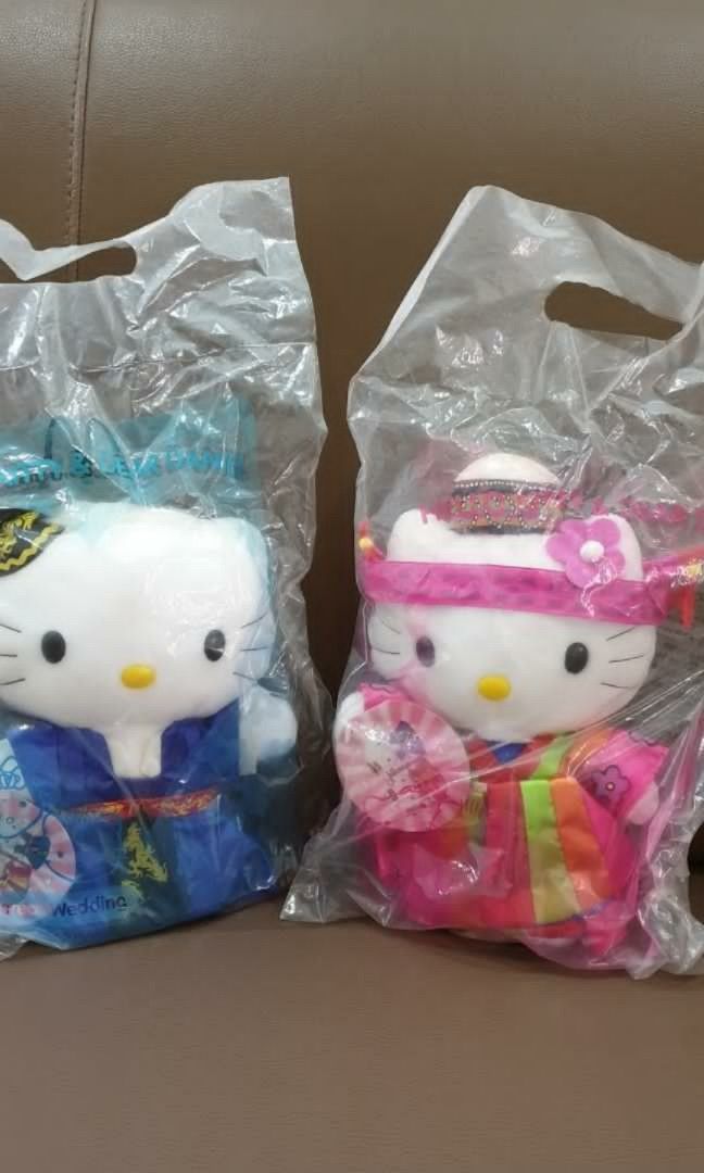 Hello Kitty (Category: Plushies & Soft Toys) located in Singapore. Submitted by mimosa.slim (Listing ID 1262875621, Image 1). Description: Brand new in plastic..