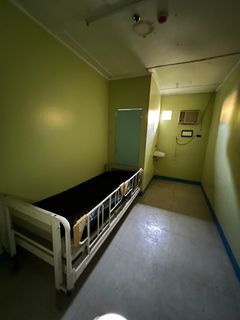 Hospital Bed with Wheels/locks and Mattress
