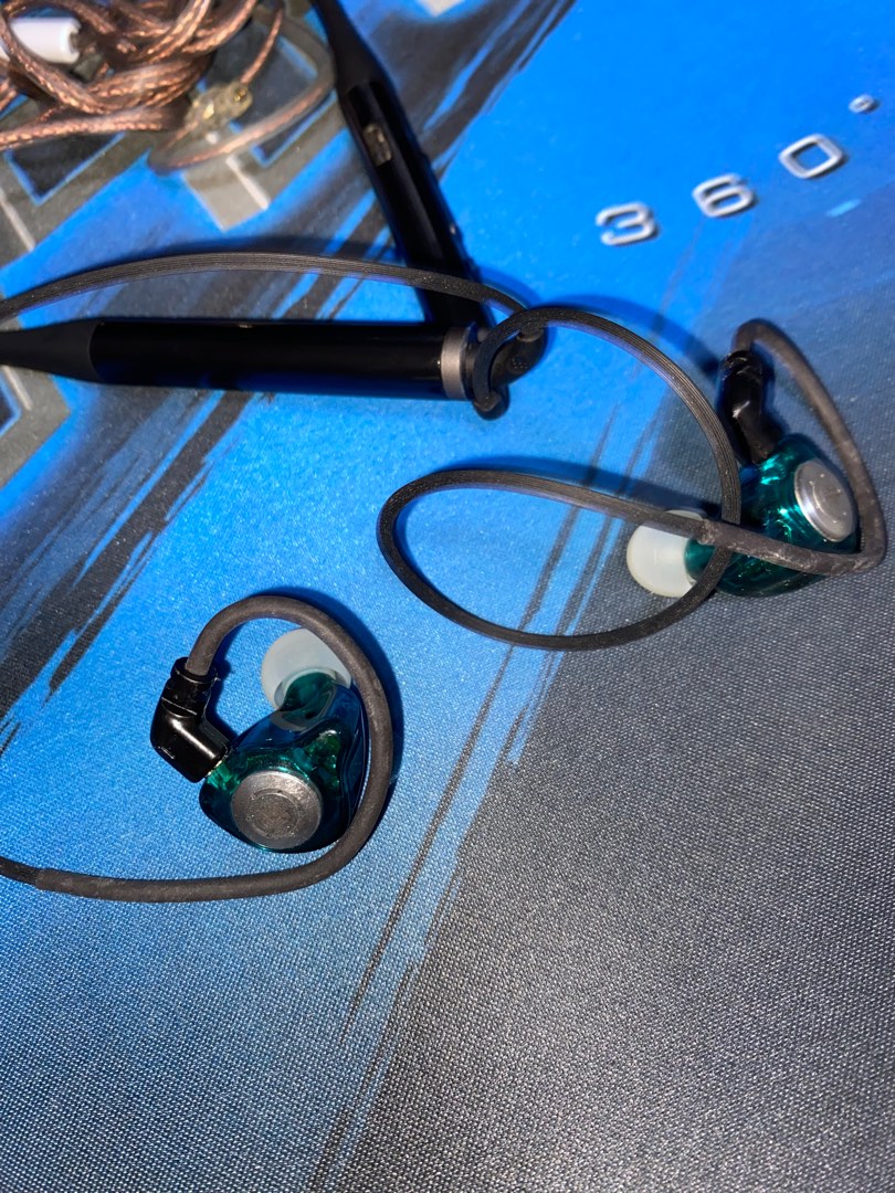 In Ear Earphones HiFi Bass Mic Control Game Earbuds with Bluetooth 5.0