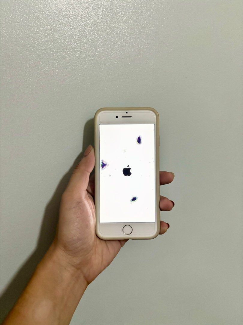 Iphone 6s White (Category: iPhone 6 Series) located in Pasig City. Submitted by stephthings (Listing ID 1262967578, Image 1). Description: Iphone 6s White With 2 Free Case Negotiable Price Honest issue: Black on screen Screen price range: ₱300 to 500.