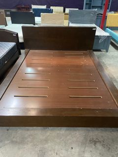 JAPAN FURNITURE QUEEN SIZE BED FRAME IN GOOD CONDITION   SIZE 68.5 x 88 in inches  Height-10inches