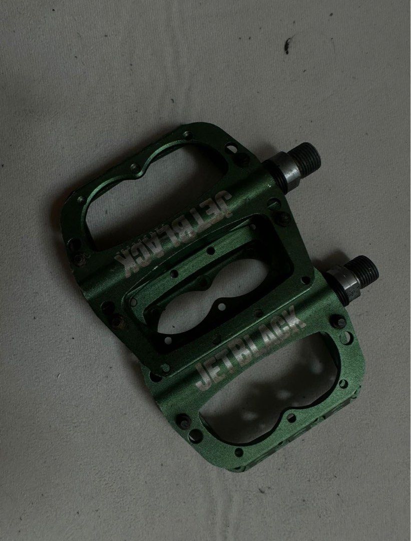 Jet black mtb pedals on sale