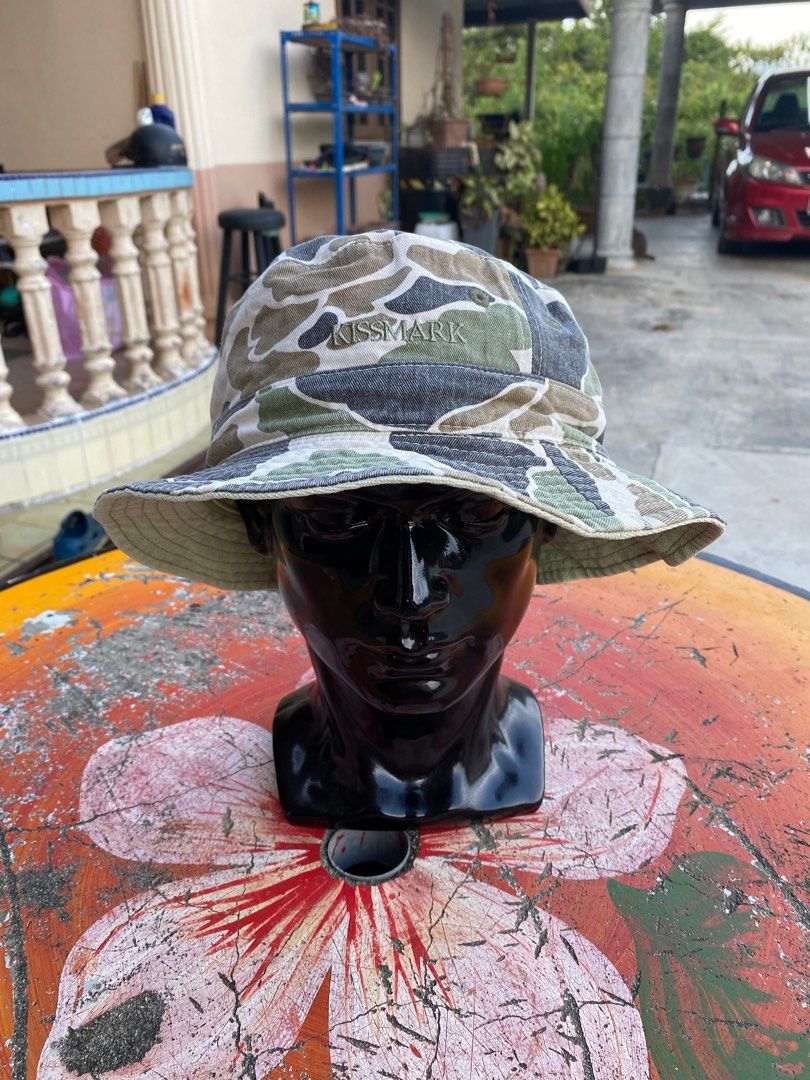 KISS MARK BUCKET HAT REVERSEIBLE CAMO Men s Fashion Watches