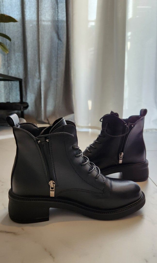 leather boots belt gloves