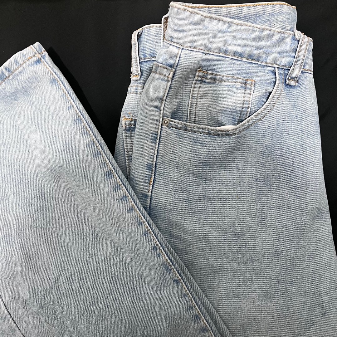 Light Wash Jeans, Women's Fashion, Bottoms, Jeans on Carousell
