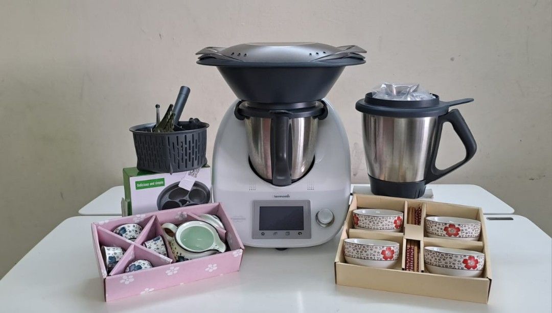 Lightly used Thermomix TM5 with extra mixing bowl, TV & Home Appliances