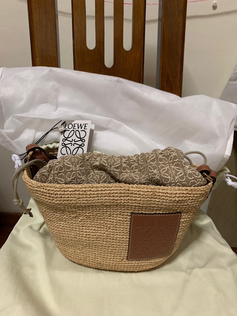 Pochette bag in raffia, Anagram jacquard and calfskin