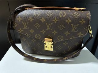 Flash sell !! (BNIB) HOT ITEM 🔥Louis Vuitton LV Loop Bag, Women's Fashion,  Bags & Wallets, Shoulder Bags on Carousell