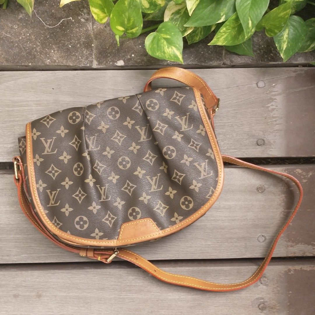 Louis Vuitton Messenger Sling Bag, Luxury, Bags & Wallets on Carousell