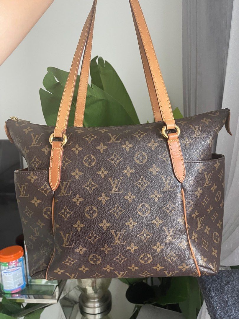 Louis Vuitton Monogram Canvas Canvas Totally MM Bag