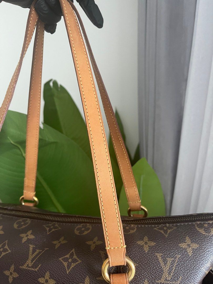 LOUIS VUITTON Totally MM Monogram Canvas Shoulder Bag BLS0005