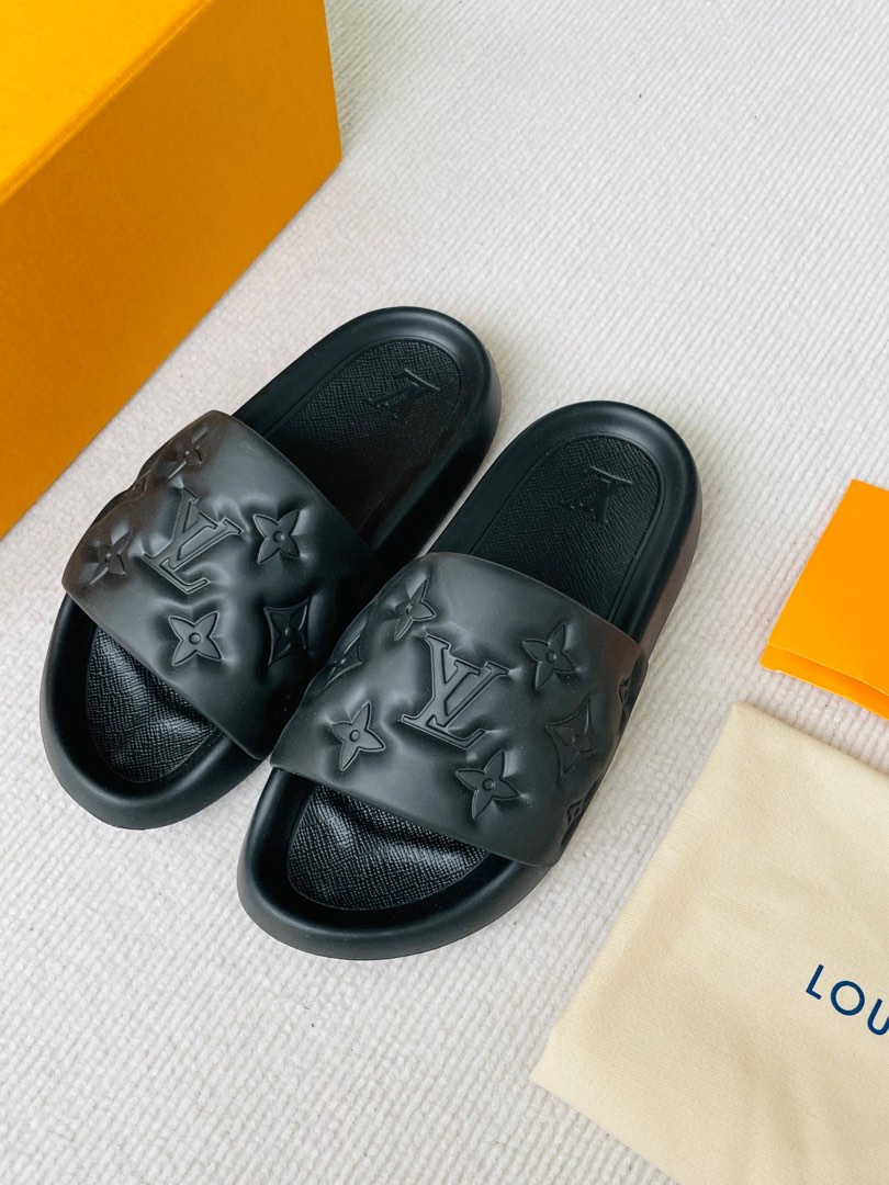Louis Vuitton men's slippers size：43, Men's Fashion, Footwear, Flipflops  and Slides on Carousell