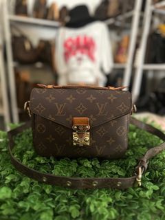 Beg Bundle LV original, Women's Fashion, Bags & Wallets, Purses & Pouches  on Carousell