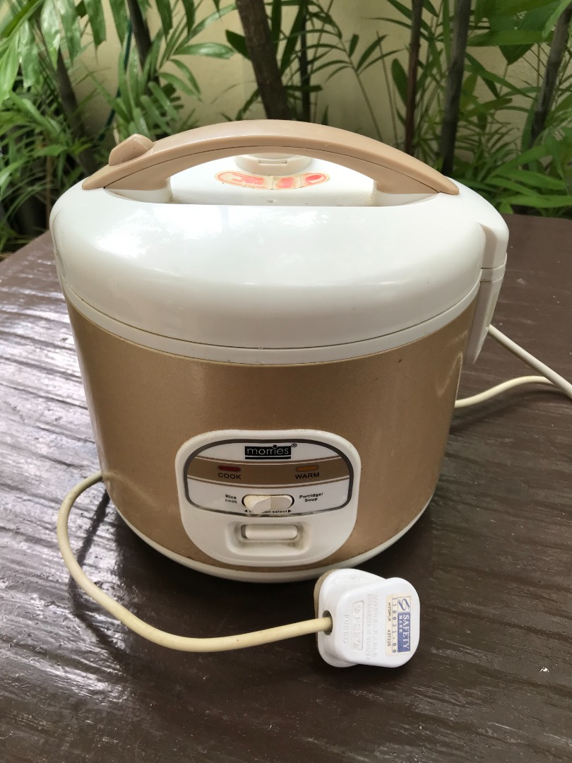Morries rice cooker. In good working condition. Some scratches on base