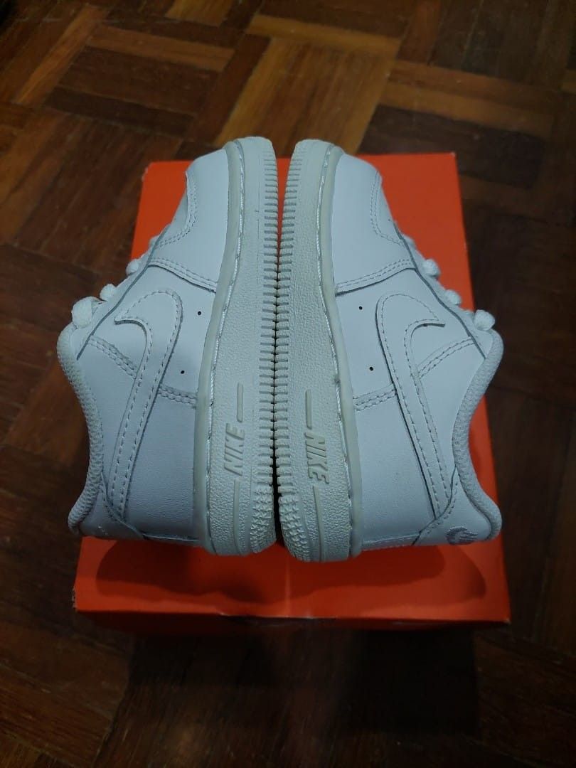 Nike uptowns 218 top