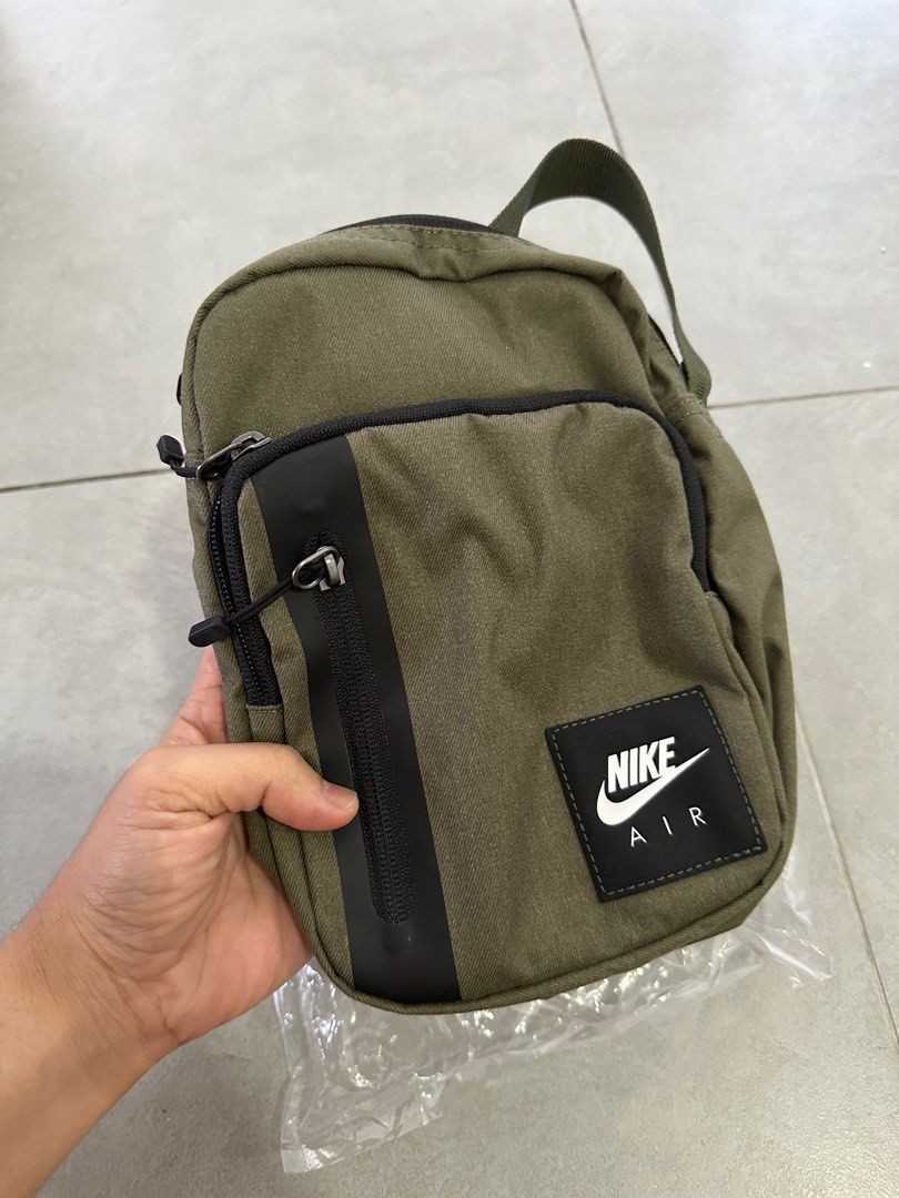 Nike tech sling bag black store