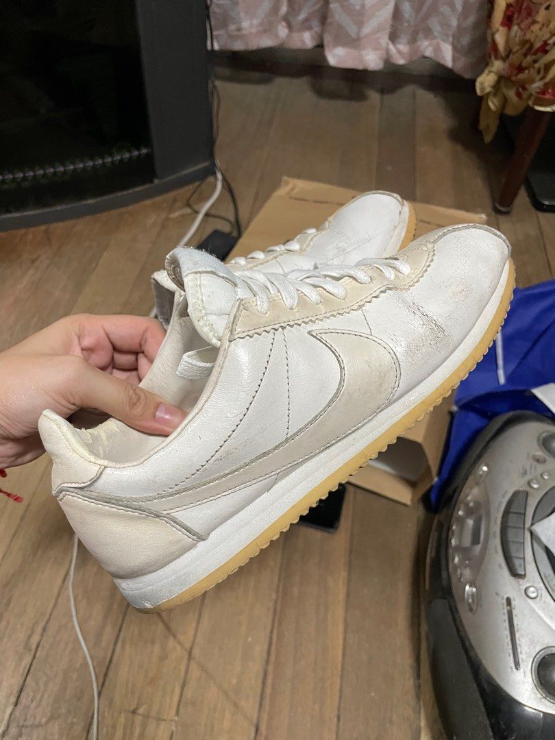 Nike Cortez White size 9.5 W major issues Women s Fashion