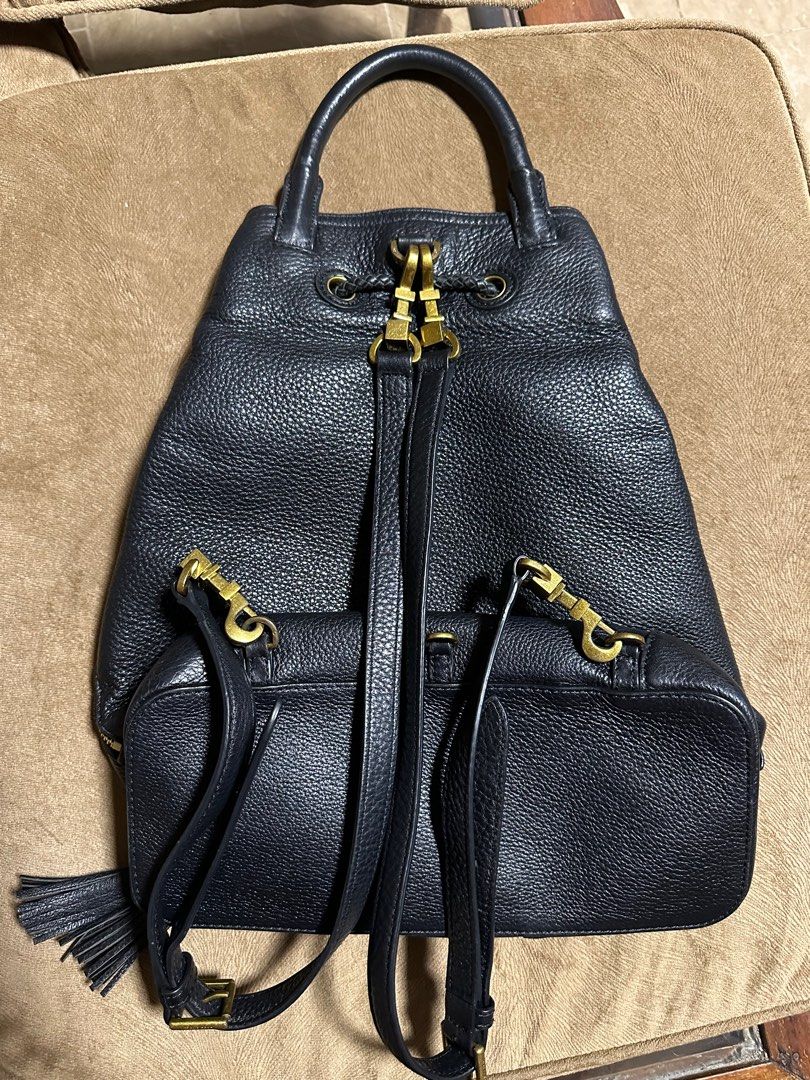 Original Toryburch backpack (Category: Luxury Bags & Wallets) located in Naga. Submitted by bag.net (Listing ID 1262954395, Image 2). Description: Guaranteed original 💯 Toryburch backpack Moneyback if proven fake Still in very good condition/like new Materials: Made of genuine leather and hardwares: made of brass gold Looks stunning in actual😍.