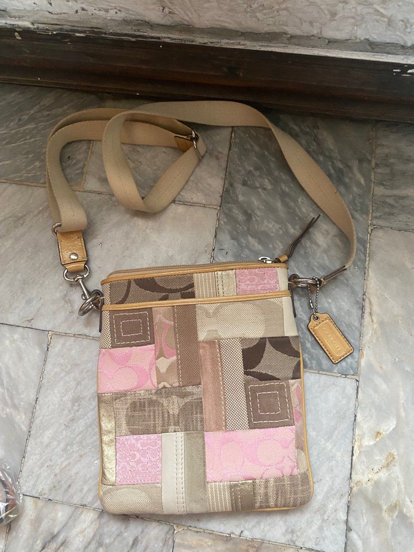 patch coach shoulder bag (Category: Cross-body Bags) located in Taytay. Submitted by marapoleng (Listing ID 1262931750, Image 1). Description: Japan source Authentic.