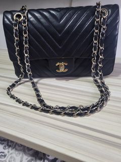 Shop CHANEL Maxi Hobo Bag (AS4339 B13833 94305) by Glucklich_JP