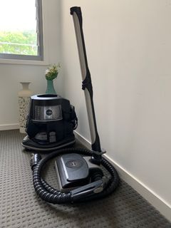 Rainbow Vacuum