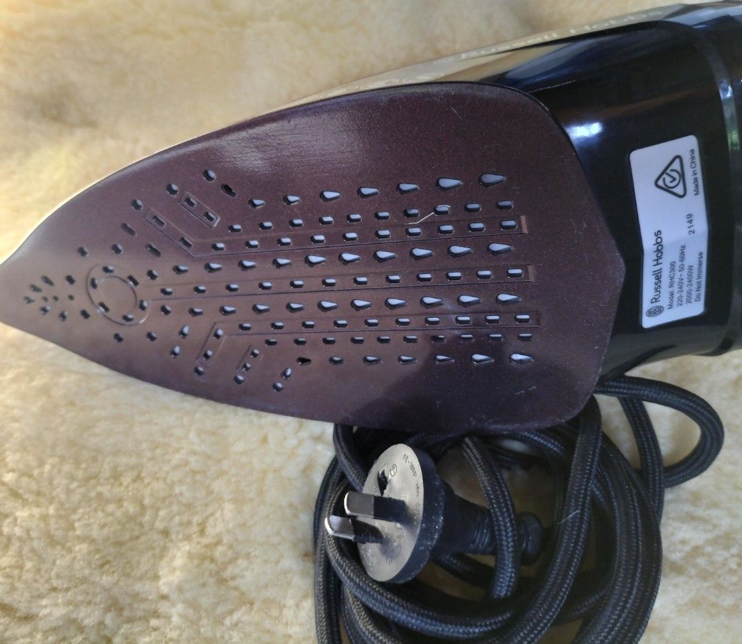 Russell Hobbs One Temperature Iron 220V (Orig price P4345), TV & Home