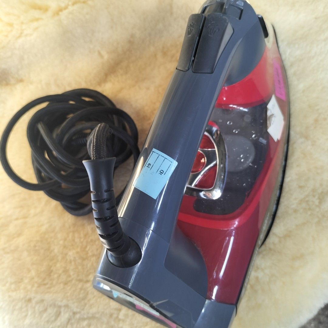 Russell Hobbs One Temperature Iron 220V (Orig price P4345), TV & Home