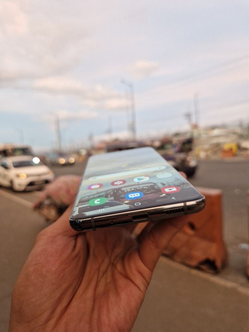 Samsung S20 ultra 5g (Category: Samsung) located in Quezon City. Submitted by mubrogadgets (Listing ID 1262958507, Image 3). Description: SAMSUNG S20 ULTRA 5G No issue 👉SUPER FLAGSHIP PHONE 👉5G NETWORK 👉100x zoom super linaw ng camerw 👉12gb ram Quick specs👇👇👇 👉Dynamic AMOLED 2X, 120Hz, HDR10+, 1400 nits (peak) 👉6.9 inches, 👉Exynos 990 (7 nm+) 👉Mali-G77 MP11 👉Fingerprint (under display, ultrasonic), 👉128gb 👉Samsung DeX, (desktop expe