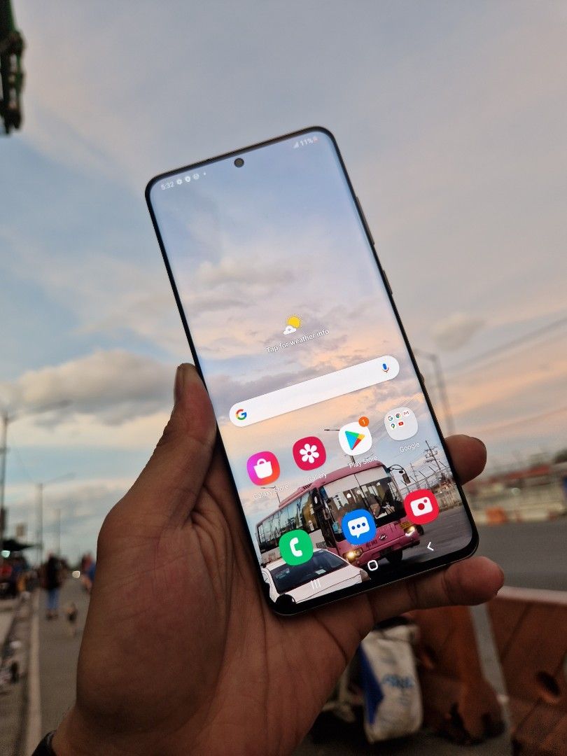 Samsung S20 ultra 5g (Category: Samsung) located in Quezon City. Submitted by mubrogadgets (Listing ID 1262958507, Image 1). Description: SAMSUNG S20 ULTRA 5G No issue 👉SUPER FLAGSHIP PHONE 👉5G NETWORK 👉100x zoom super linaw ng camerw 👉12gb ram Quick specs👇👇👇 👉Dynamic AMOLED 2X, 120Hz, HDR10+, 1400 nits (peak) 👉6.9 inches, 👉Exynos 990 (7 nm+) 👉Mali-G77 MP11 👉Fingerprint (under display, ultrasonic), 👉128gb 👉Samsung DeX, (desktop expe