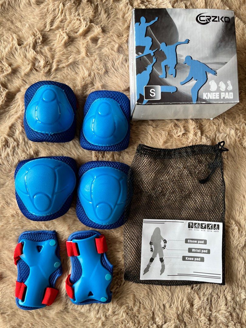 Spiderman helmet shop and knee pads