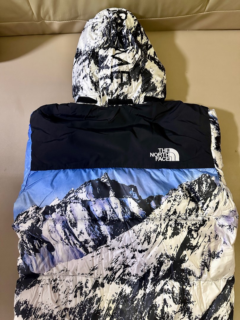 Supreme x Tnf雪山羽絨, 男裝, 外套及戶外衣服- Carousell