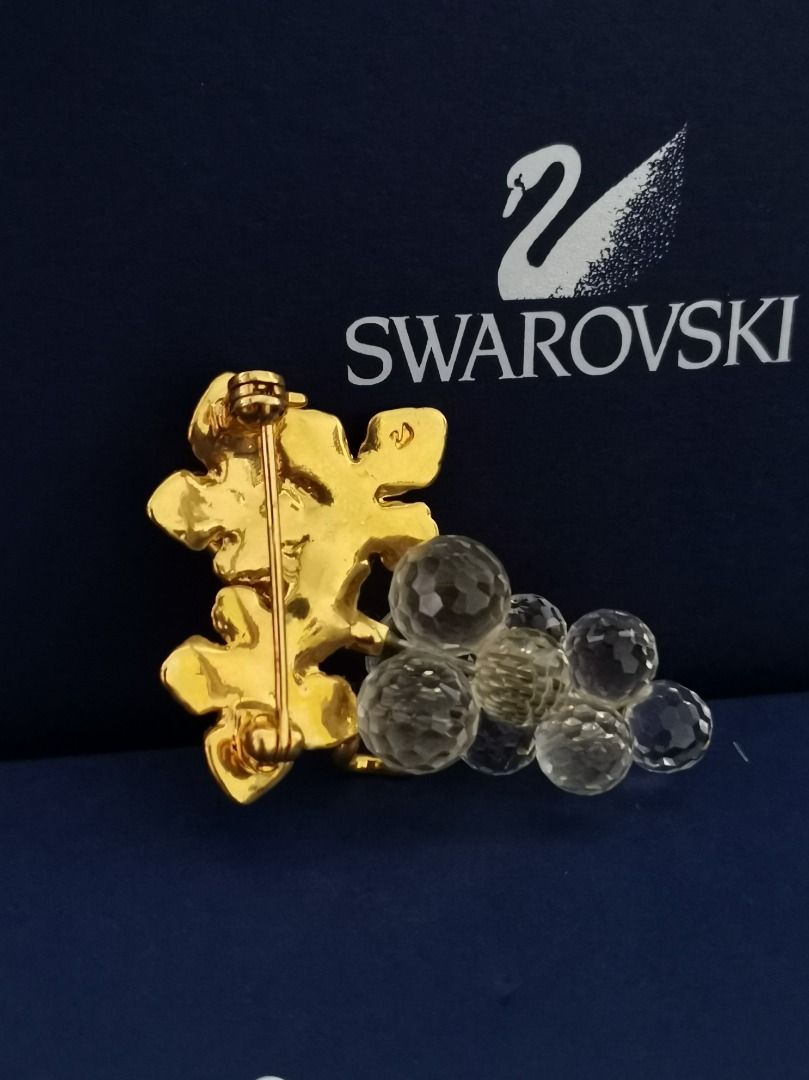 Swarovski 水晶葡萄胸針, 女裝, 飾物及配件, 胸針- Carousell