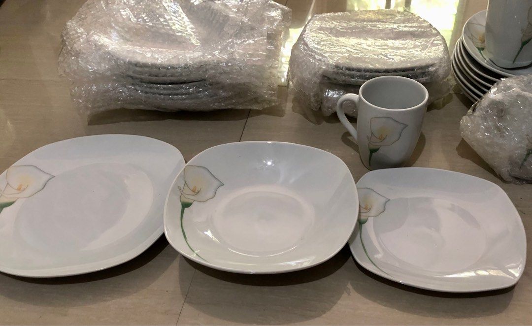 (Repriced) Tabletops Gallery 16-Piece Dinnerware Collection (Category: Dinnerware & Cutlery) located in Paranaque City. Submitted by dlorne (Listing ID 1262886085, Image 3). Description: The 16-Piece Dinnerware includes: 4 pcs of 10½-inch dinner plate 4 pcs of 8-inch salad plate 4 pcs of 9-inch soup bowl 4pcs of 11-ounce mug. I have 2 sets. Take all for 4000 only (2 sets / 32 pcs) Never used. No more box..