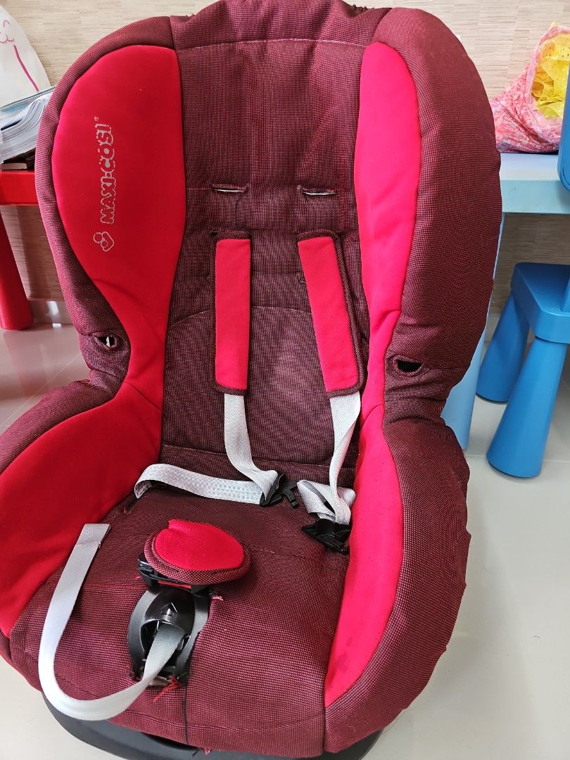 free-toddler-car-seat-9-18kg-and-helmet-babies-kids-going-out-car