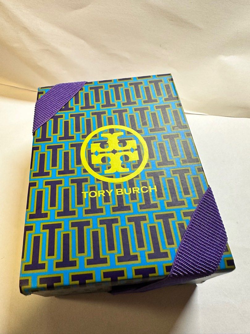 Tory Burch Stackable Ring 戒指 （分類：戒指）位於 Hong Kong。 由 cst10 提交（商品編號 1262938993，圖片 3）。簡介： 只有白色。