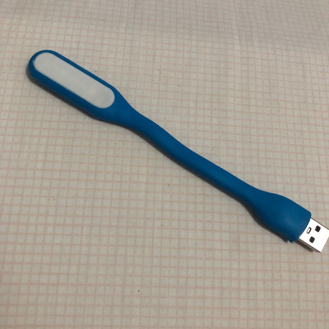 USB Tiny Flashlight (Category: Flashes) located in San Manuel. Submitted by richcande (Listing ID 1262950773, Image 2). Description: Rfs. Decluterring. Used to use it for reading.